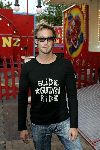 Amsterdam 3 augustus 2004
Charly Luske met zonnebril bij premiere circus Renz