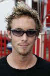 Amsterdam 3 augustus 2004
Charly Luske met zonnebril bij premiere circus Renz