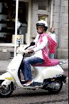 Amsterdam 25 augustus 2004
Presentatie nieuwe blad Zuid .
Ellemieke Vermolen op scooter