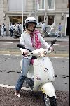 Amsterdam 25 augustus 2004
Presentatie nieuwe blad Zuid .
Ellemieke Vermolen op scooter