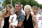 Amsterdam 3 augustus 2004
Eloy de Jong met familie bij premiere circus Renz
