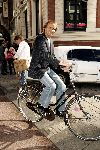 Amsterdam 25 augustus 2004
Presentatie nieuwe blad Zuid .
Erik de Vlieger op fiets