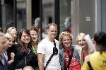 Amsterdam 24 augustus 2004
Frank de Boer met fans op de PC Hooftstraat