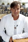 Loosdrecht 31 augustus 2004
Persconferentie Gerard Joling bij Restaurant Zin.
Gerard Joling in fiat 500
