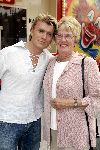 Amsterdam 3 augustus 2004
Premiere circus Renz. 
Hans Klok met moeder
