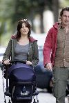 Amsterdam 28 augustus 2004
Kim v Kooten met man achter de kinderwagen op Cornelis Schuytstraat
