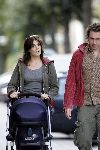 Amsterdam 28 augustus 2004
Kim v Kooten met man achter de kinderwagen op Cornelis Schuytstraat