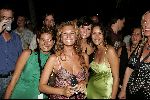 Curacao 13 augustus 2004
Marco Borsato optreden op Mambo Beach.Lieke v Lexmond en Leontine Borsato