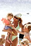 Curacao 16 Augustus 2004
Marco Borsato met Senna Luca Jada en Leontine Borsato op het strand