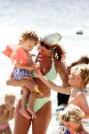 Curacao 16 Augustus 2004
Marco Borsato met Senna Luca Jada en Leontine Borsato op het strand
