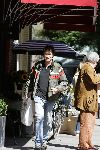 Amsterdam 28 augustus 2004
Marc Klein Essink boodschappen doen op de Cornelis Schuytstraat