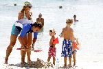 Curacao 16 Augustus 2004
Marco Borsato met Senna Luca Jada en Leontine Borsato op het strand