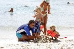 Curacao 16 Augustus 2004
Marco Borsato met Senna Luca Jada en Leontine Borsato op het strand