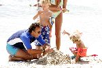 Curacao 16 Augustus 2004
Marco Borsato met Senna Luca Jada en Leontine Borsato op het strand