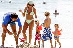 Curacao 16 Augustus 2004
Marco Borsato met Senna Luca Jada en Leontine Borsato op het strand