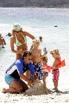 Curacao 16 Augustus 2004
Marco Borsato met Senna Luca Jada en Leontine Borsato op het strand