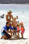 Curacao 16 Augustus 2004
Marco Borsato met Senna Luca Jada en Leontine Borsato op het strand