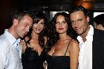 Amsterdam 25 augustus 2004
Presentatie nieuwe blad Zuid .
Bachelor Roderick Irene van der Laar Mariska Hulscher en Bachelor Peter Paul Hollink. makelaarskantoor mdm aan de maas in rotterdam bij erasmusbrug