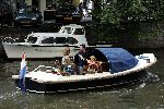 Amsterdam 1 augustus 2004
Martijn Krabbe met Amanda (zwanger) en Bikkel op sloep varen  in de grachten van Amsterdam