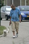Houten 7 augustus 2004
Nico Zwinkels met hond wandelen.