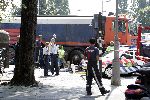 Amsterdam 3 augustus 2004
Vrouw onder vrachtwagen op hobbemakade. 
Ongeluk