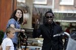 Amsterdam 28 augustus 2004
Regilio Tuur met Lise Goeman Borgesius op Cornelis Schuytstraat