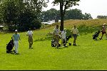 Lage Vuursche 9 Augustus 2004
Robert Jan Derksen met 3 prijswinnaars van TaylorMade
Georganiseerd door Golfers Magazine