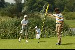 Lage Vuursche 9 Augustus 2004
Robert Jan Derksen met 3 prijswinnaars van TaylorMade
Georganiseerd door Golfers Magazine