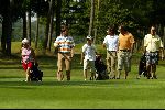 Lage Vuursche 9 Augustus 2004
Robert Jan Derksen met 3 prijswinnaars van TaylorMade
Georganiseerd door Golfers Magazine