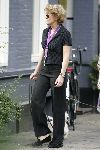 Amsterdam 28 augustus 2004
Simone Kleinsma wandelen met hond op Cornelis Schuytstraat