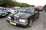 Amsterdam 3 augustus 2004
Premiere circus Renz. Wibi Soerjadi met broer en vriendin inRolls Royce
