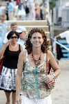 Amsterdam 18 augustus 2005
Frits Barend met zijn vrouw en hun dochters Barbara en .. varen op boot tijdens sail