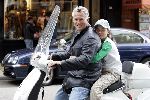 Amsterdam 6 augustus 2005
Bram Moszkowicz met zoon op vespa scooter
