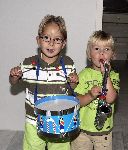 Fijnaart 23 augustus 2005
Christiaan Bauer en zijn broer Jan Bauer  spelen met muziekinstrumenten