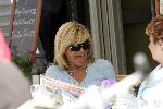Amsterdam  4 augustus 2005
Connie Breukhoven op terras bij Maxie's op pc hooftstraat