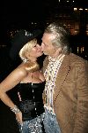 Amsterdam 6 augustus 2005
Connie Breukhoven optreden op de Gay Parade.
Connie met Hans Breukhoven kussend