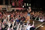 Amsterdam 6 augustus 2005
Connie Breukhoven optreden op de Gay Parade.
Connie op podium