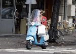 Amsterdam  2 augustus 2005
Danielle Overgaag op nieuwe vespa scooter