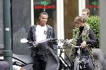 Amsterdam 10 augustus 2005
Edgar Davids doet boodschappen op cornelis Schuytstraat