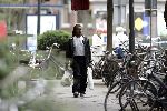 Amsterdam 10 augustus 2005
Edgar Davids doet boodschappen op cornelis Schuytstraat