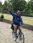Volendam, 3 Augustus 2005
Ernie Brandts ( trainer van FC Volendam ) met de fiets op weg naar weer een volgende training