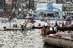 Amsterdam 18 augustus 2005
Frits Barend met zijn vrouw en hun dochters Barbara Barend en .. varen op boot tijdens sail Amsterdam 2005