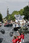 Amsterdam 6 augustus 2005
Gay parade door de grachten van Amsterdam.
 westertoren