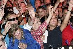 Amsterdam 6 augustus 2005
Connie Breukhoven optreden op de Gay Parade.
Hans Klok tussen het publiek