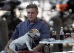 Amsterdam 31 augustus 2005
Hans v d Togt drinkt whisky cola op terras met zijn hondje