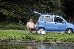 Amsterdam, 21 Augustus 2005
Hengelsportliefhebber vissend aan de Amstel