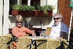 amsterdam 1 augustus 2005
Jules Croiset met zijn vrouw Puck op het terras