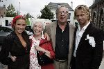 Aarle Rixtel 20 augustus 2005
Trouwen Nienke Romer met Frederik Brom.
Piet Romer met zijn vrouw en Katja Schuurman en Thijs Romer