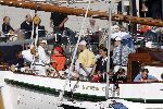 Muiden  28 augustus 2005
Koningin Beatrix varen met de groene draeck met allemaal jonge kinderen