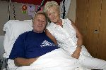Almere 17 augustus 2005
Koos Alberts met zijn vrouw Joke in het ziekenhuis na gebroken been